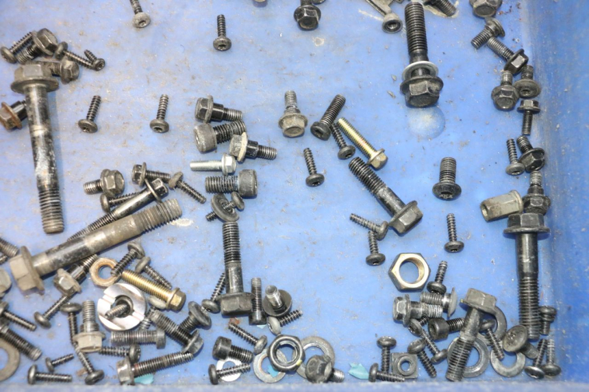 photo de TORNILLOS PEUGEOT KISBEE 4T 50 (2023 - 2026) - Primer plano técnico