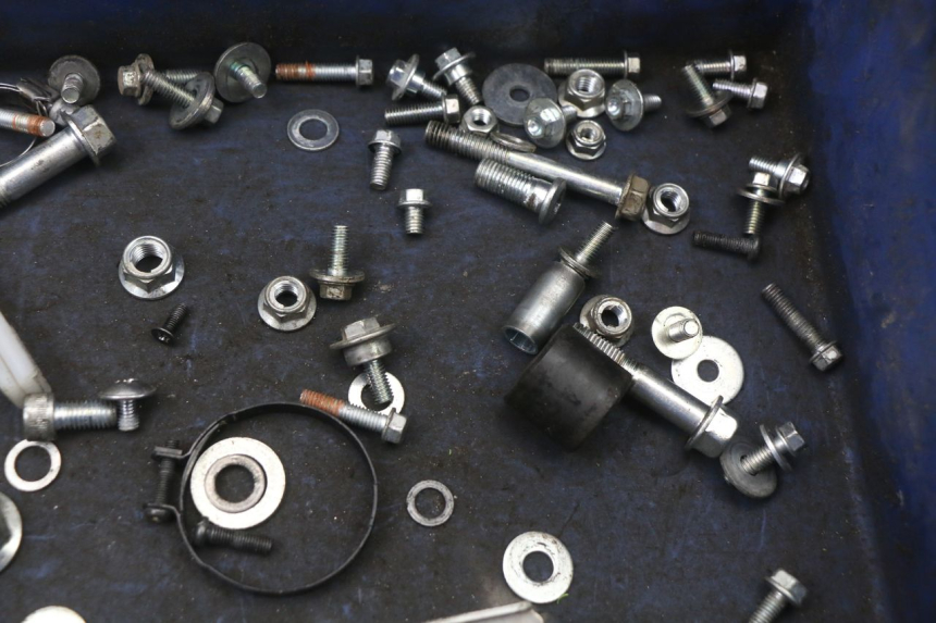 photo de BOLSA DE TORNILLERÍA TORNILLO KAWASAKI KX L 85 (2022 - 2024) - Zoom estado de uso