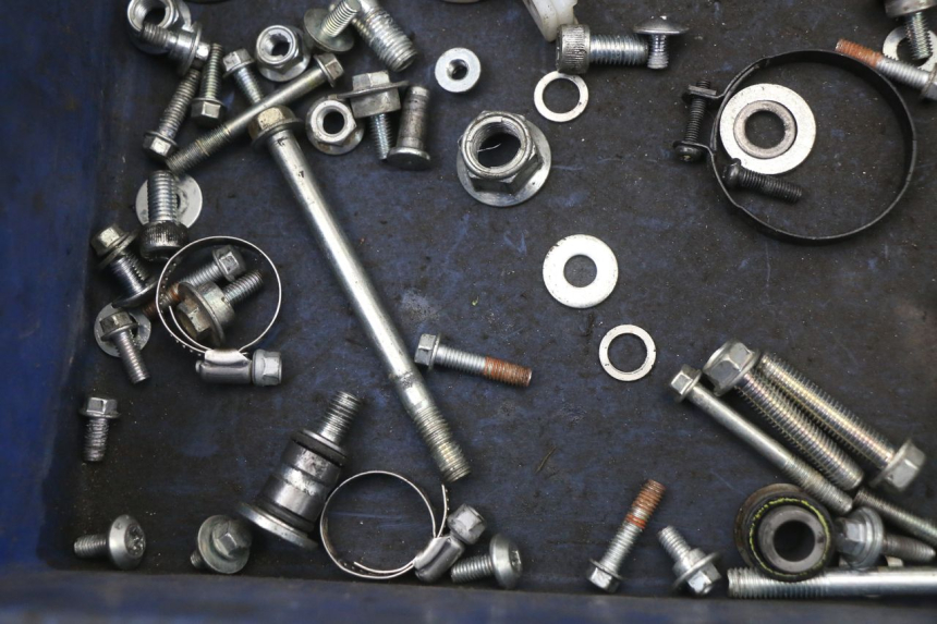 photo de BOLSA DE TORNILLERÍA TORNILLO KAWASAKI KX L 85 (2022 - 2024) - Otra perspectiva