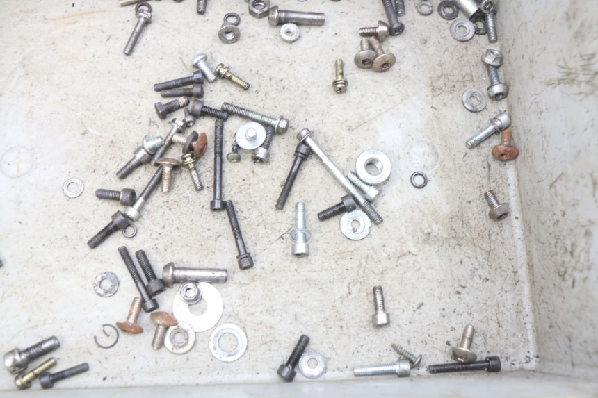 photo de BOLSA DE TORNILLERÍA TORNILLO POCKET BIKE KXD 50 - Zoom estado de uso