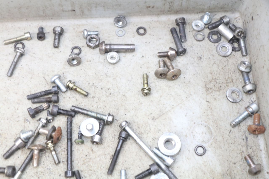 photo de BOLSA DE TORNILLERÍA TORNILLO POCKET BIKE KXD 50 - Otra perspectiva