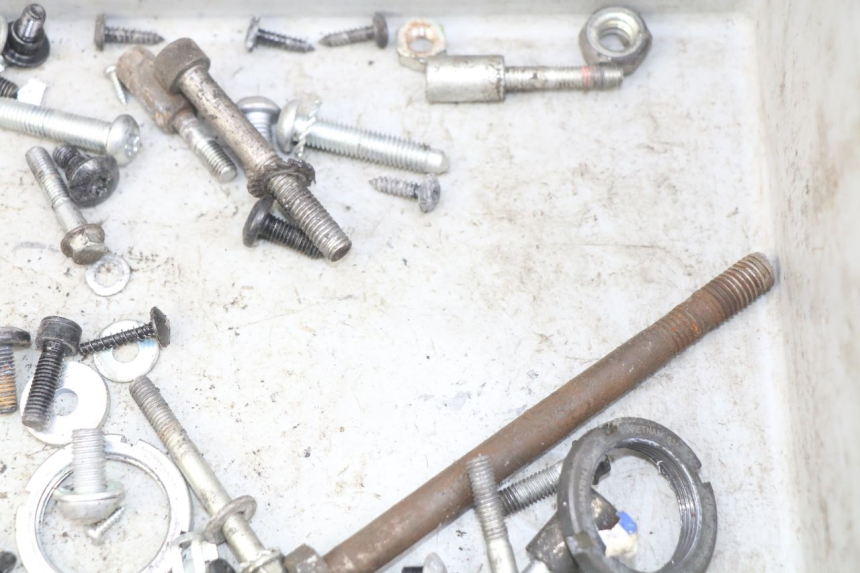 photo de BOLSA DE TORNILLERÍA TORNILLO PIAGGIO LIBERTY IGET 4T 50 (2015 - 2020) - Otra perspectiva