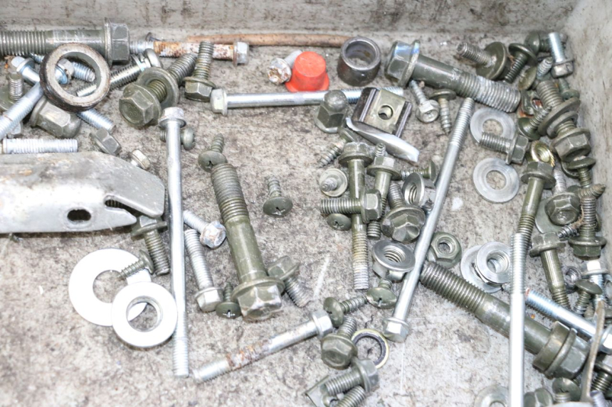 photo de TORNILLOS LONGJIA SHARPY 125 (2020 - 2024) - Otra perspectiva