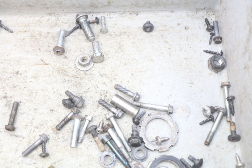 photo de BOLSA DE TORNILLERÍA TORNILLO PEUGEOT LUDIX BLASTER 50 (2006 - 2014) - Otra perspectiva