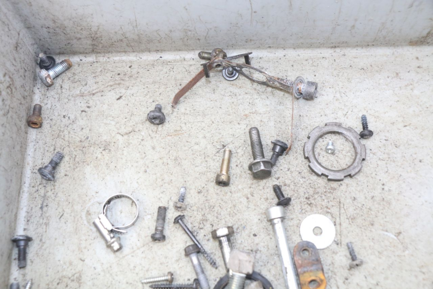 photo de BOLSA DE TORNILLERÍA TORNILLO PEUGEOT LUDIX 50 (2008 - 2017) - Otra perspectiva