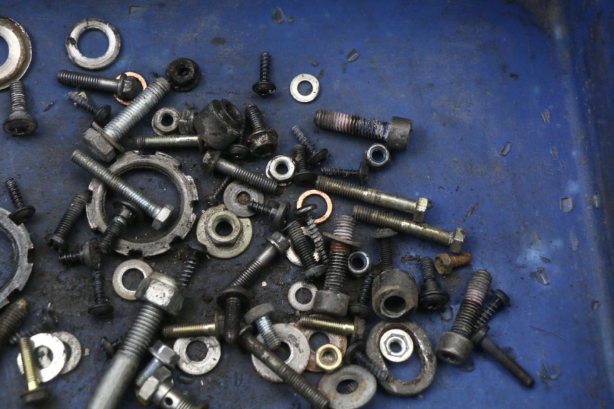 photo de BOLSA DE TORNILLERÍA TORNILLO PEUGEOT LUDIX 50 (2005 - 2007) - Zoom estado de uso