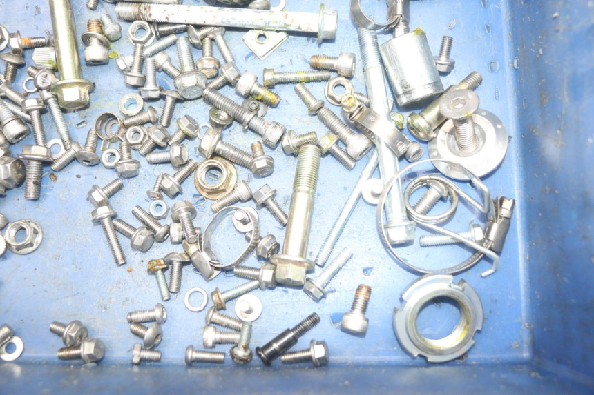 photo de TORNILLOS MASAI SCRAMBLER SPORT 125 (2021 - 2025) - Primer plano técnico