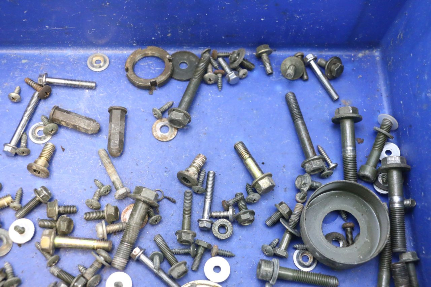photo de BOLSA DE TORNILLERÍA Y TORNILLOS KEEWAY MATRIX RX9 125 (2006 - 2007) - Primer plano técnico