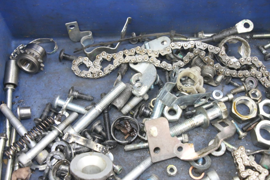 photo de BOLSA DE TORNILLERÍA TORNILLO PIAGGIO MEDLEY 125 (2016 - 2023) - Otra perspectiva