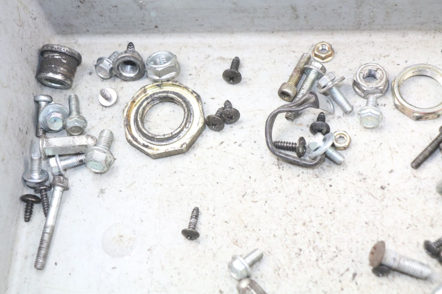 photo de BOLSA DE TORNILLERÍA TORNILLO JM MOTORS MIA 50 (2017 - 2020) - Otra perspectiva