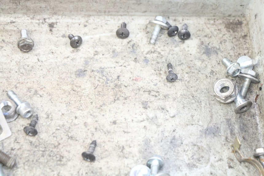 photo de BOLSA DE TORNILLERÍA TORNILLO JM MOTORS MIA 50 (2017 - 2020) - Otra perspectiva