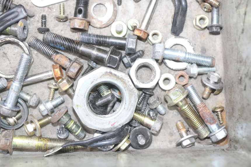 photo de BOLSA DE TORNILLERÍA TORNILLO SYM MIO 50 (2011 - 2017) - Primer plano técnico