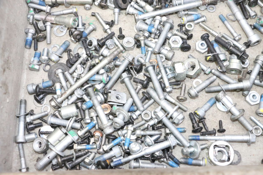 photo de TORNILLOS PIAGGIO MP3 HPE 310 (2024 - 2025) - Otra perspectiva