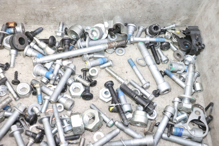 photo de TORNILLOS PIAGGIO MP3 HPE 310 (2024 - 2025) - Primer plano técnico