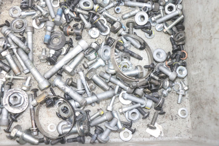 photo de TORNILLOS PIAGGIO MP3 HPE 300 (2019 - 2026) - Primer plano técnico