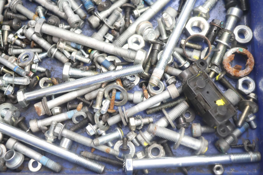 photo de TORNILLOS PIAGGIO MP3 HPE 530 (2022 - 2026) - Primer plano técnico