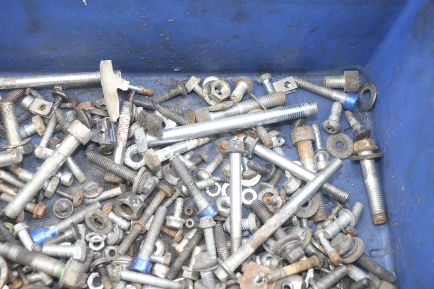 photo de BOLSA DE TORNILLERÍA TORNILLO PIAGGIO MP3 LT 400 (2007 - 2012) - Otra perspectiva