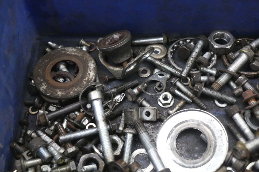 photo de BOLSA DE TORNILLERÍA TORNILLO PIAGGIO MP3 LT 400 (2007 - 2012) - Otra perspectiva