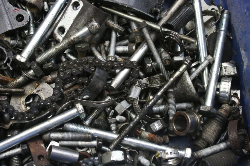 photo de BOLSA DE TORNILLERÍA TORNILLO PIAGGIO MP3 RL 250 (2006 - 2010) - Zoom estado de uso