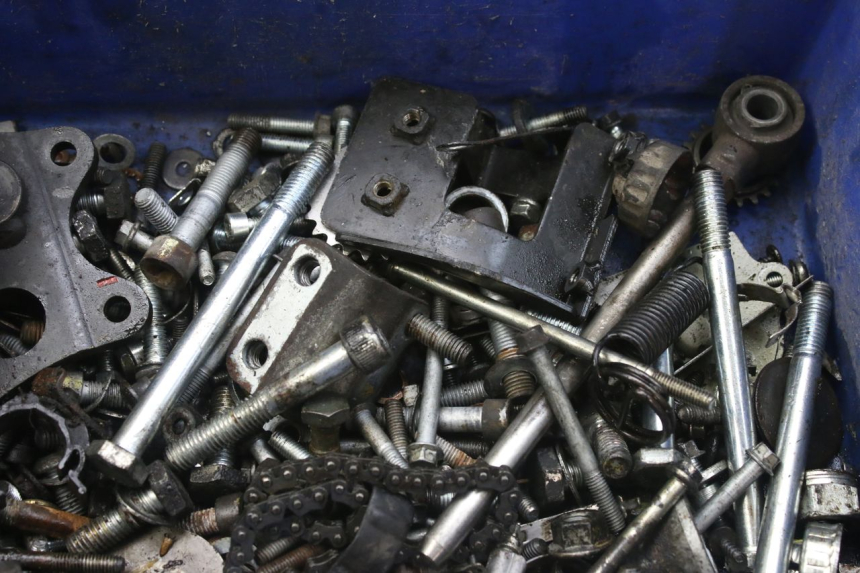 photo de BOLSA DE TORNILLERÍA TORNILLO PIAGGIO MP3 RL 250 (2006 - 2010) - Otra perspectiva