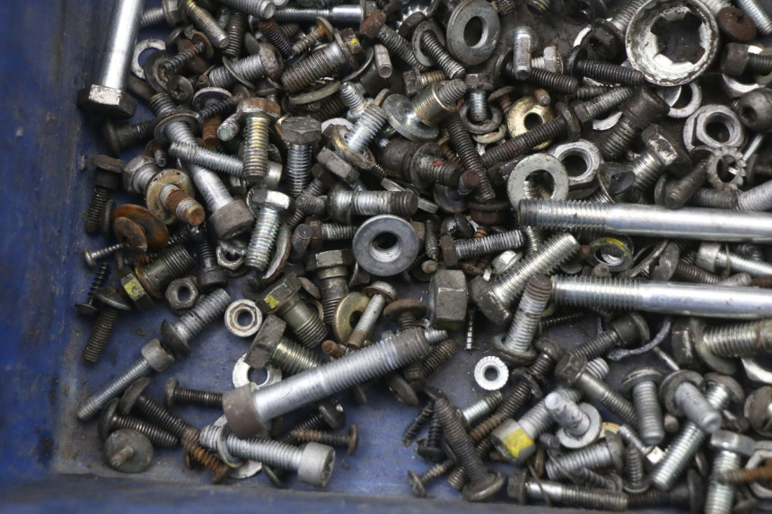 photo de TORNILLOS PIAGGIO MP3 125 (2006 - 2014) - Otra perspectiva