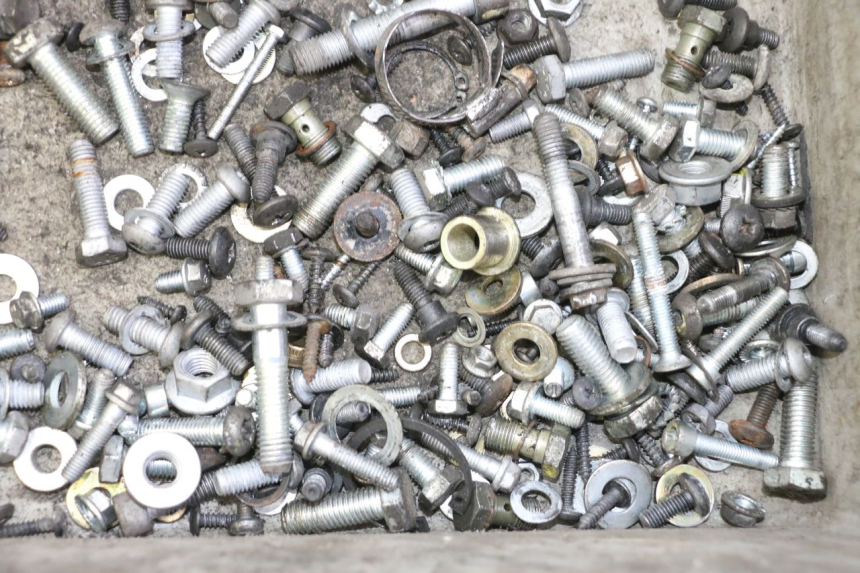 photo de TORNILLOS PIAGGIO MP3 125 (2006 - 2014) - Otra perspectiva