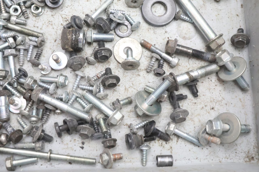 photo de TORNILLOS YAMAHA N-MAX NMAX 125 (2021 - 2024) - Primer plano técnico