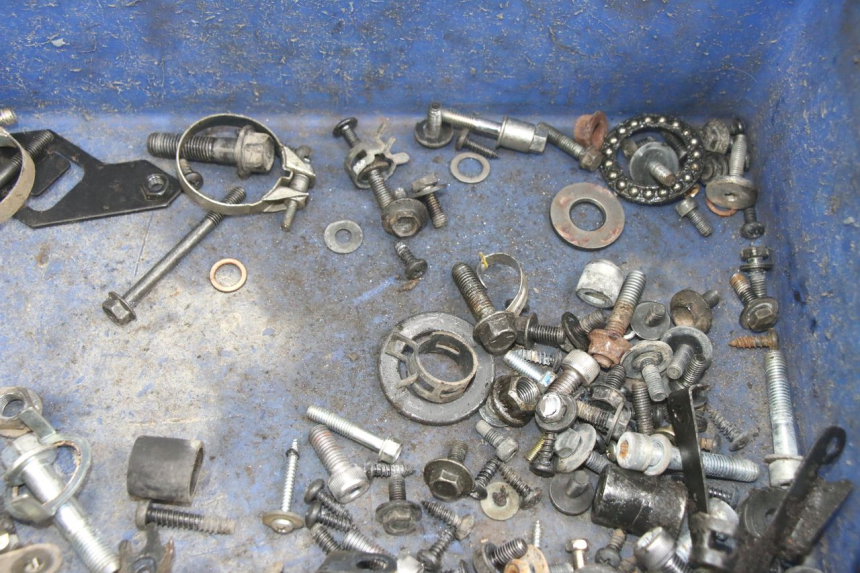 photo de BOLSA DE TORNILLERÍA TORNILLO YAMAHA NEOS NEO'S 4T 50 (2008 - 2016) - Otra perspectiva