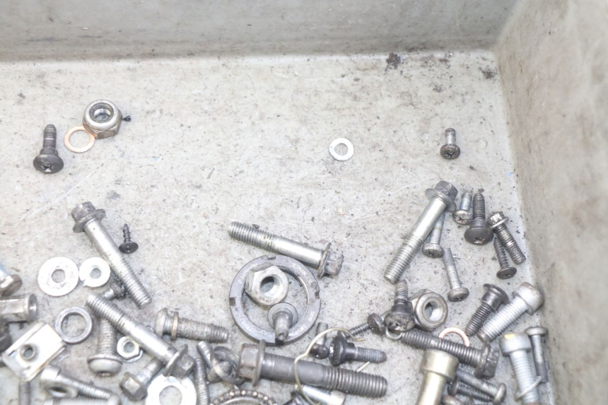 photo de BOLSA DE TORNILLERÍA TORNILLO PIAGGIO NEW TYPHOON 50 (2018 - 2021) - Zoom estado de uso