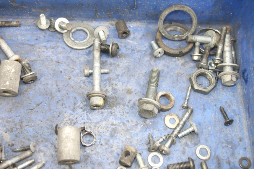 photo de BOLSA DE TORNILLERÍA TORNILLO PIAGGIO NEW TYPHOON 50 (2018 - 2021) - Otra perspectiva