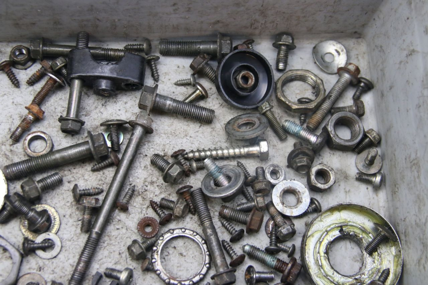 photo de BOLSA DE TORNILLERÍA TORNILLO SELECT UP OCTALIS 125 (2007 - 2012) - Primer plano técnico