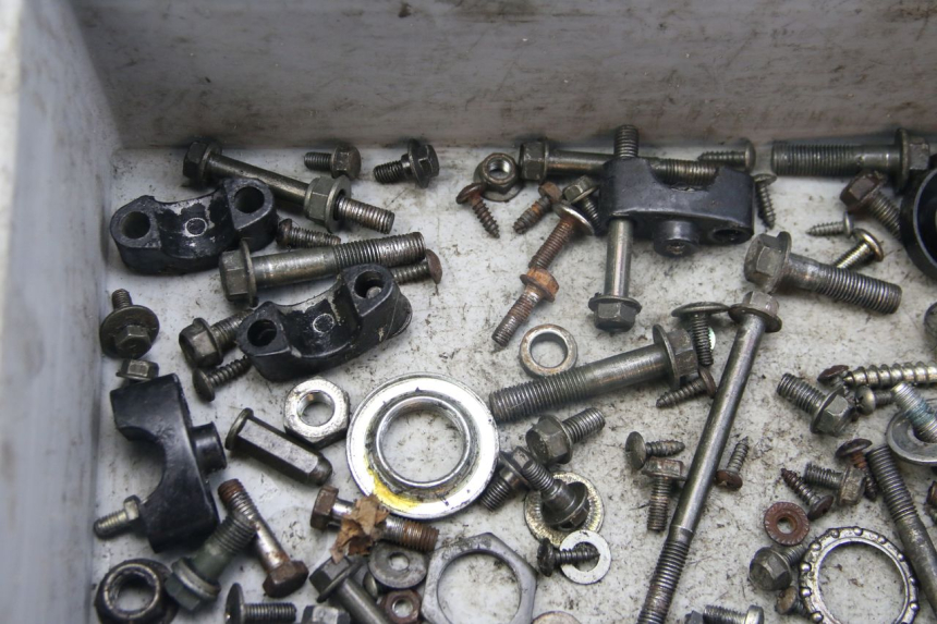 photo de BOLSA DE TORNILLERÍA TORNILLO SELECT UP OCTALIS 125 (2007 - 2012) - Detalles de los puntos de fijación