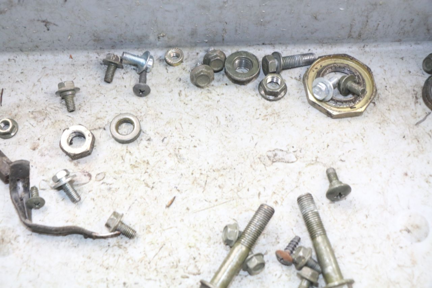 photo de BOLSA DE TORNILLERÍA TORNILLO SYM ORBIT 2 4T 50 (2018 - 2022) - Zoom estado de uso