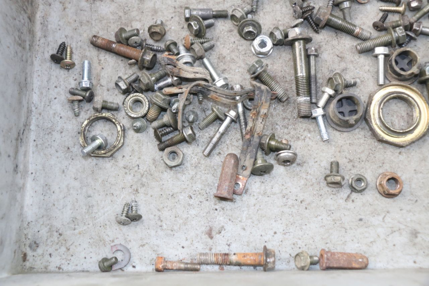 photo de BOLSA DE TORNILLERÍA TORNILLO SYM ORBIT 2 4T 50 (2008 - 2017) - Zoom estado de uso