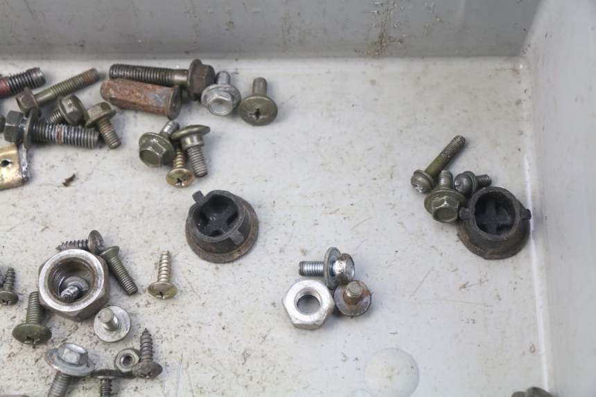 photo de BOLSA DE TORNILLERÍA TORNILLO SYM ORBIT 2 4T 50 (2008 - 2017) - Otra perspectiva