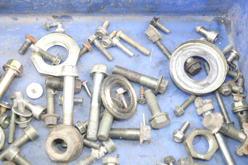 photo de BOLSA DE TORNILLERÍA TORNILLO TNT MOTOR OTTO 2T 50 (2012 - 2018) - Otra perspectiva