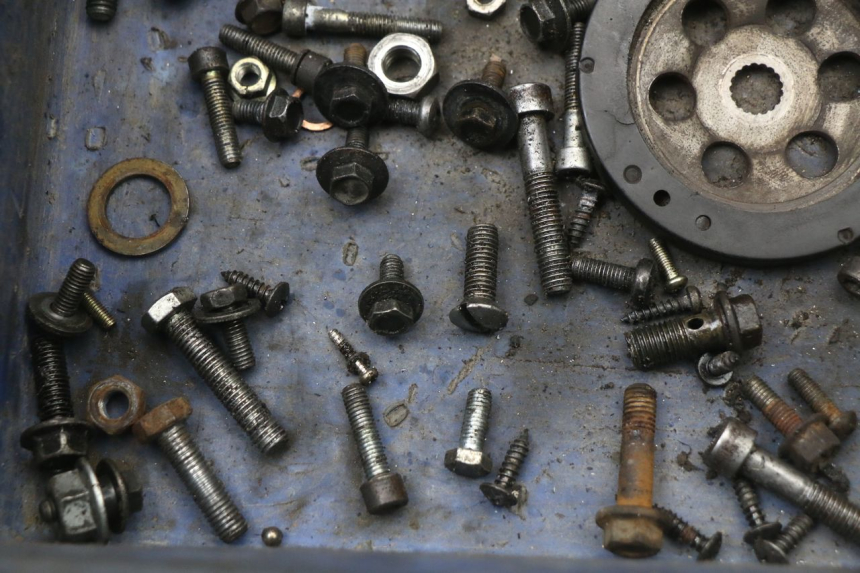 photo de BOLSA DE TORNILLERÍA TORNILLO MBK OVETTO 2T 50 (2007 - 2017) - Otra perspectiva