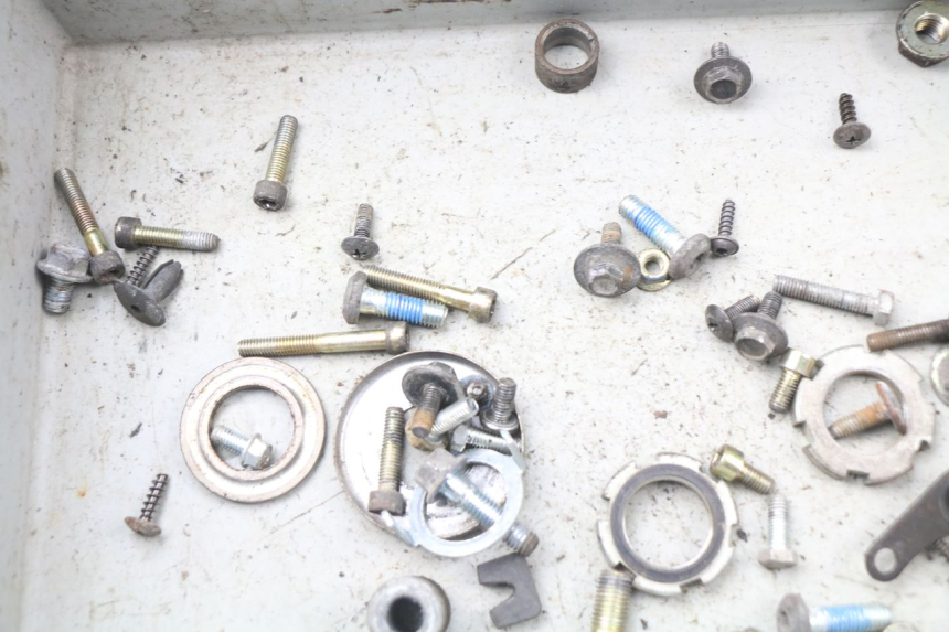 photo de BOLSA DE TORNILLERÍA TORNILLO MBK OVETTO 50 (1998 - 2007) - Zoom estado de uso