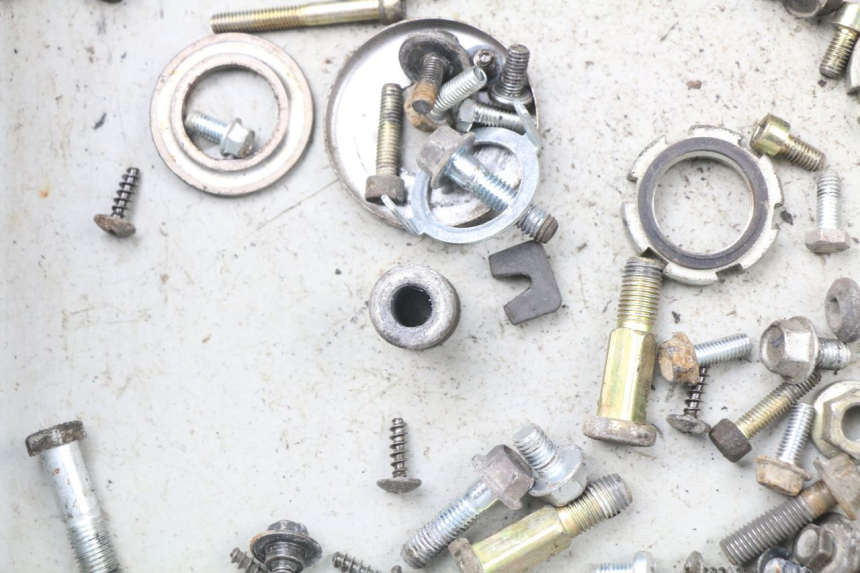 photo de BOLSA DE TORNILLERÍA TORNILLO MBK OVETTO 50 (1998 - 2007) - Otra perspectiva