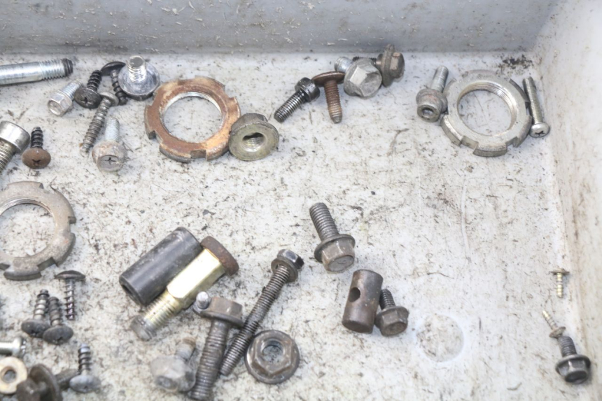 photo de BOLSA DE TORNILLERÍA TORNILLO MBK OVETTO 50 (1998 - 2007) - Otra perspectiva