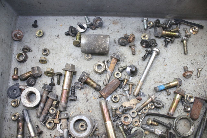 photo de BOLSA DE TORNILLERÍA TORNILLO KYMCO PEOPLE 250 (2004 - 2008) - Otra perspectiva