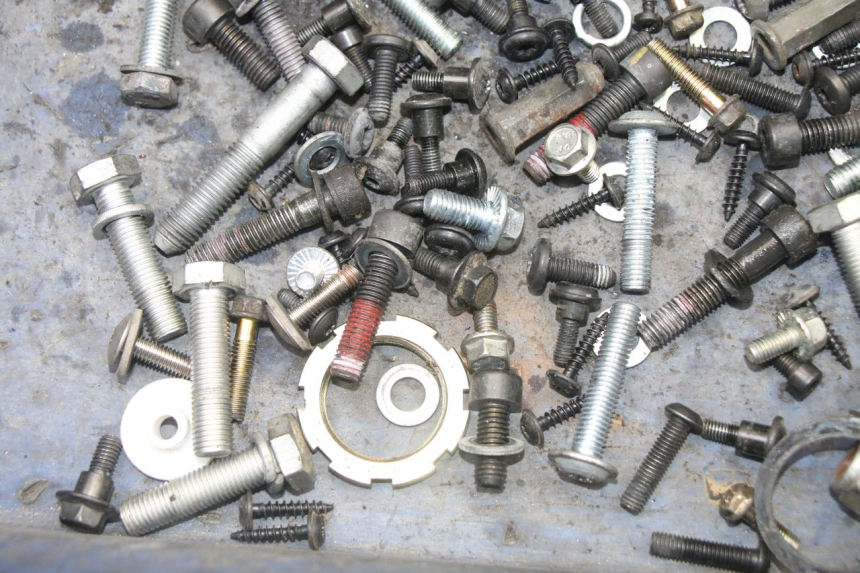 photo de BOLSA DE TORNILLERÍA TORNILLO PEUGEOT CITYSTAR 2T 50 (2018 - 2021) - Otra perspectiva