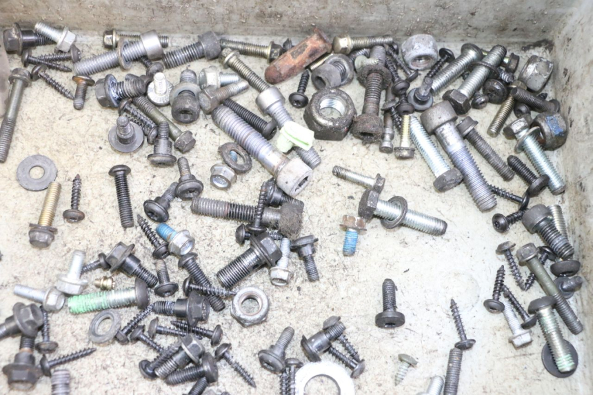 photo de BOLSA DE TORNILLERÍA TORNILLO PEUGEOT CITYSTAR 50 (2013 - 2017) - Otra perspectiva