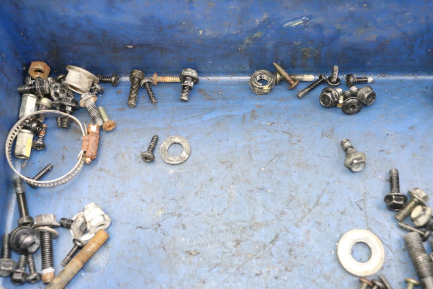 photo de BOLSA DE TORNILLERÍA TORNILLO PEUGEOT KISBEE 4T 50 (2018 - 2022) - Otra perspectiva