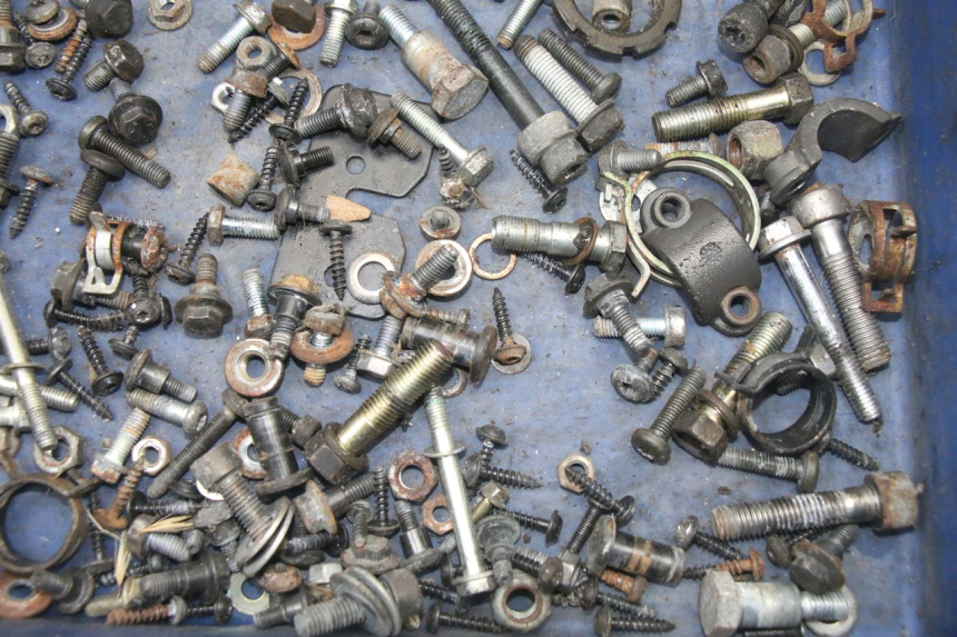 photo de TORNILLOS PEUGEOT SATELIS COMPRESSOR K15 125 (2006 - 2009) - Primer plano técnico