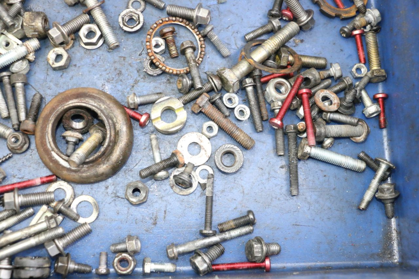 photo de BOLSA DE TORNILLERÍA TORNILLO PEUGEOT TKR TREKKER FURIOUS 50 (2005 - 2014) - Zoom estado de uso