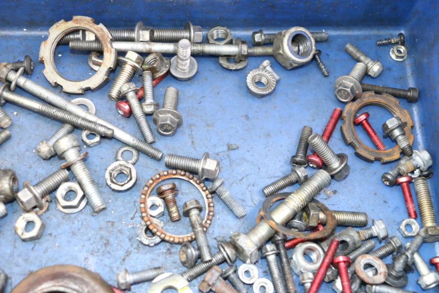 photo de BOLSA DE TORNILLERÍA TORNILLO PEUGEOT TKR TREKKER FURIOUS 50 (2005 - 2014) - Otra perspectiva