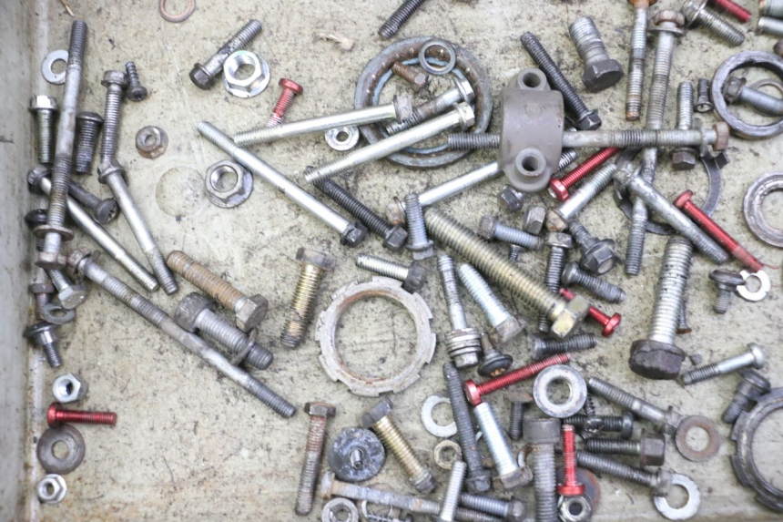 photo de BOLSA DE TORNILLERÍA TORNILLO PEUGEOT TKR TREKKER FURIOUS 50 (2005 - 2014) - Zoom estado de uso