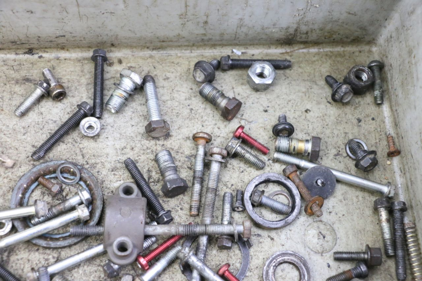 photo de BOLSA DE TORNILLERÍA TORNILLO PEUGEOT TKR TREKKER FURIOUS 50 (2005 - 2014) - Otra perspectiva