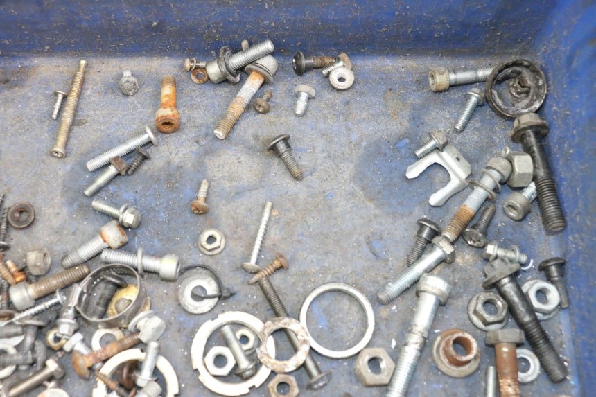 photo de TORNILLOS PIAGGIO BEVERLY 125 (1998 - 2005) - Otra perspectiva